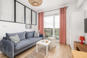 Szprotka Apartment with Air-Conditioning & Parking by Noclegi Renters in Ustronie Morskie